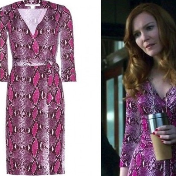 Diane Von Furstenberg Dresses & Skirts - Diane Von Furstenberg Julian Print Wrap Dress